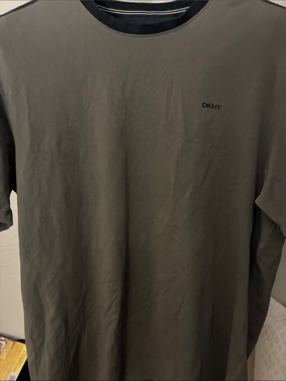 🔥5 for 20🔥DKNY Olive Green Short Sleeve Crew Neck Tee with Black Trim